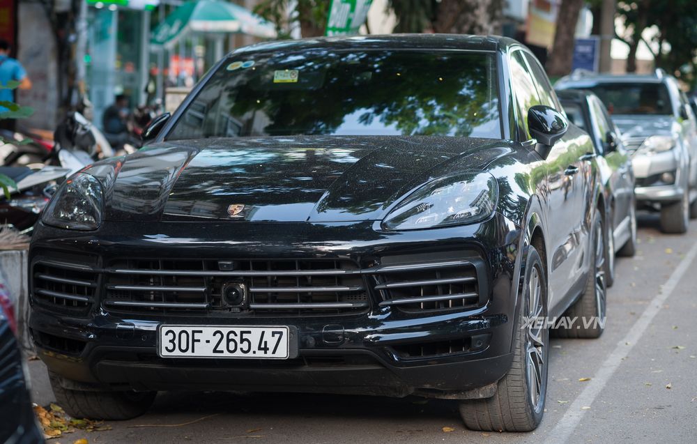Porsche Cayenne S 2018 đầu tiên về Việt Nam ra biển trắng