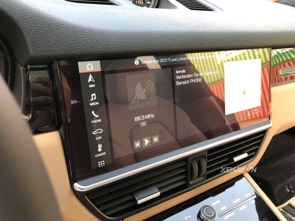 Porsche Cayenne S 2018 đầu tiên về Việt Nam ra biển trắng