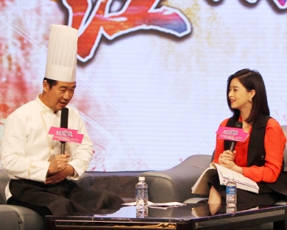 Gặp lại Trương Quốc Lập trong vai trò... đầu bếp
