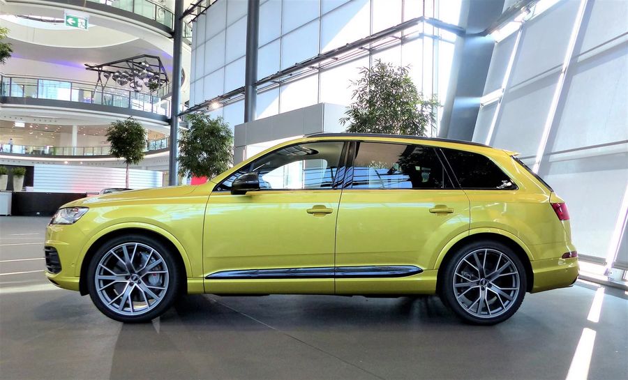 Audi SQ7 cá tính hơn nhờ màu sơn vàng Austin Yellow Metallic