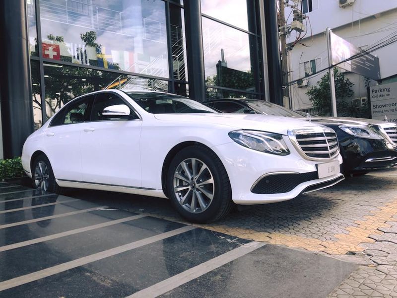 Mercedes-Benz Việt Nam giới thiệu phiên bản nâng cấp E200 đời 2018, giá không đổi từ 2,099 tỷ đồng