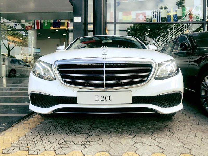 Mercedes-Benz Việt Nam giới thiệu phiên bản nâng cấp E200 đời 2018, giá không đổi từ 2,099 tỷ đồng