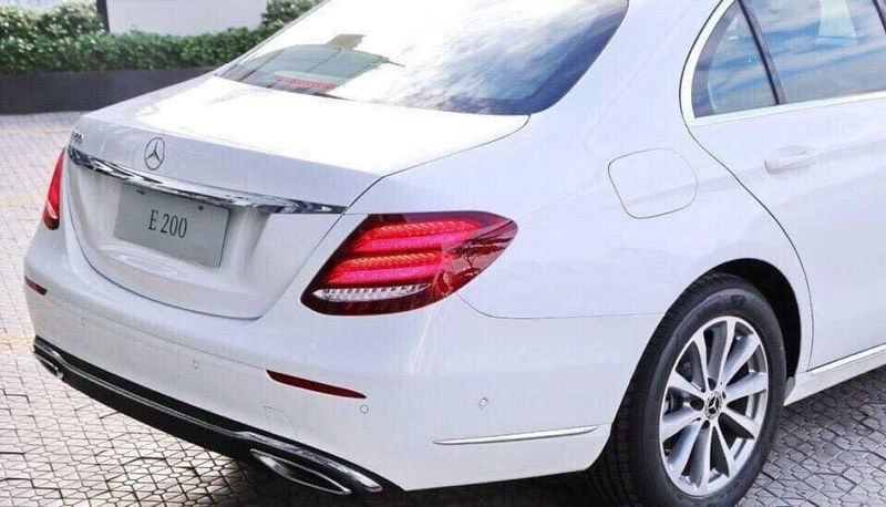 Mercedes-Benz Việt Nam giới thiệu phiên bản nâng cấp E200 đời 2018, giá không đổi từ 2,099 tỷ đồng