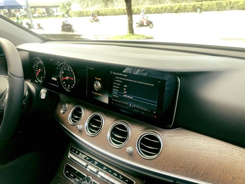 Mercedes-Benz Việt Nam giới thiệu phiên bản nâng cấp E200 đời 2018, giá không đổi từ 2,099 tỷ đồng