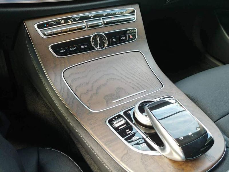 Mercedes-Benz Việt Nam giới thiệu phiên bản nâng cấp E200 đời 2018, giá không đổi từ 2,099 tỷ đồng