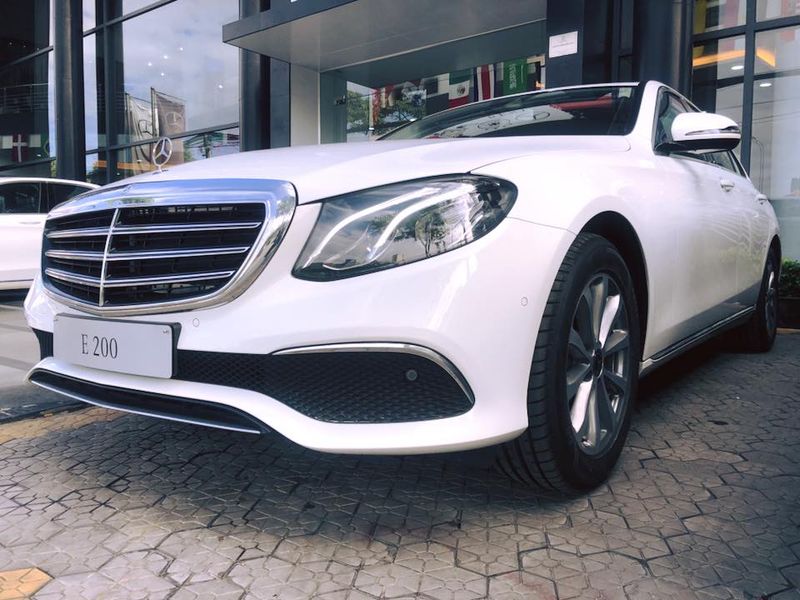 Mercedes-Benz Việt Nam giới thiệu phiên bản nâng cấp E200 đời 2018, giá không đổi từ 2,099 tỷ đồng