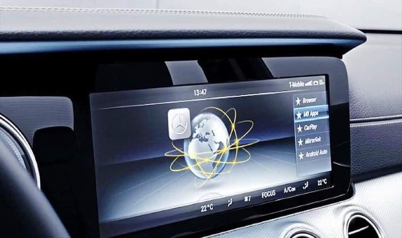 Mercedes-Benz Việt Nam giới thiệu phiên bản nâng cấp E200 đời 2018, giá không đổi từ 2,099 tỷ đồng