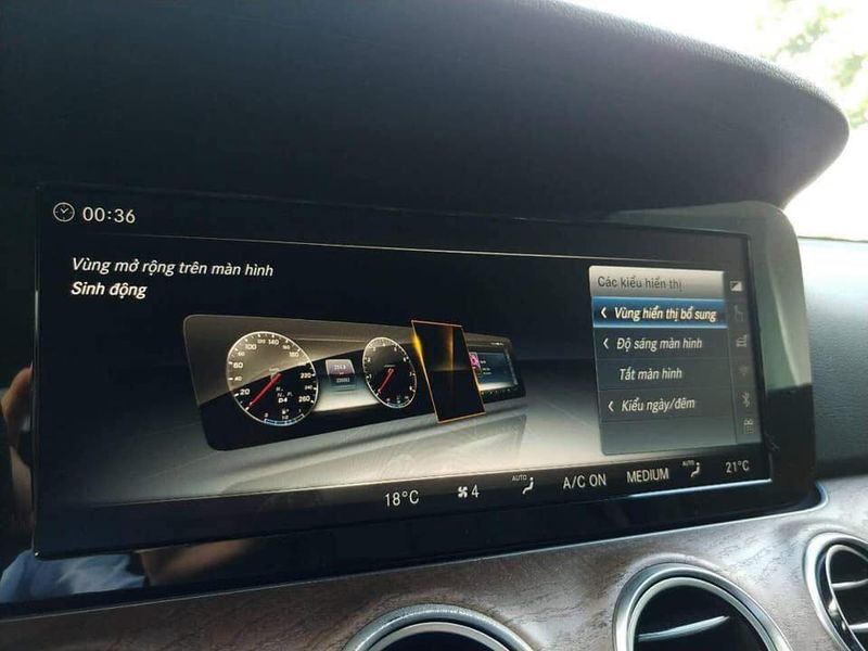 Mercedes-Benz Việt Nam giới thiệu phiên bản nâng cấp E200 đời 2018, giá không đổi từ 2,099 tỷ đồng