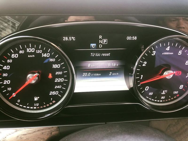 Mercedes-Benz Việt Nam giới thiệu phiên bản nâng cấp E200 đời 2018, giá không đổi từ 2,099 tỷ đồng
