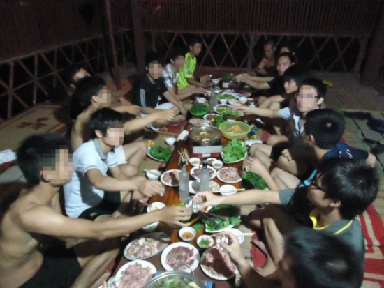 Báo động tỷ lệ dân số Việt Nam sử dụng rượu, bia ngày càng trẻ hóa