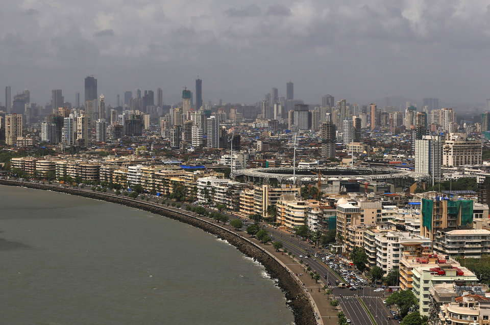 Thành phố Mumbai (Ấn Độ) nổi tiếng với các công trình mang vẻ đẹp của phong cách kiến trúc Gothic thời Victoria pha trộn với Art Deco. Với dân số 18,4 triệu người, Mumbai là trung tâm tài chính sầm uất và là thành phố lớn nhất của Ấn Độ.