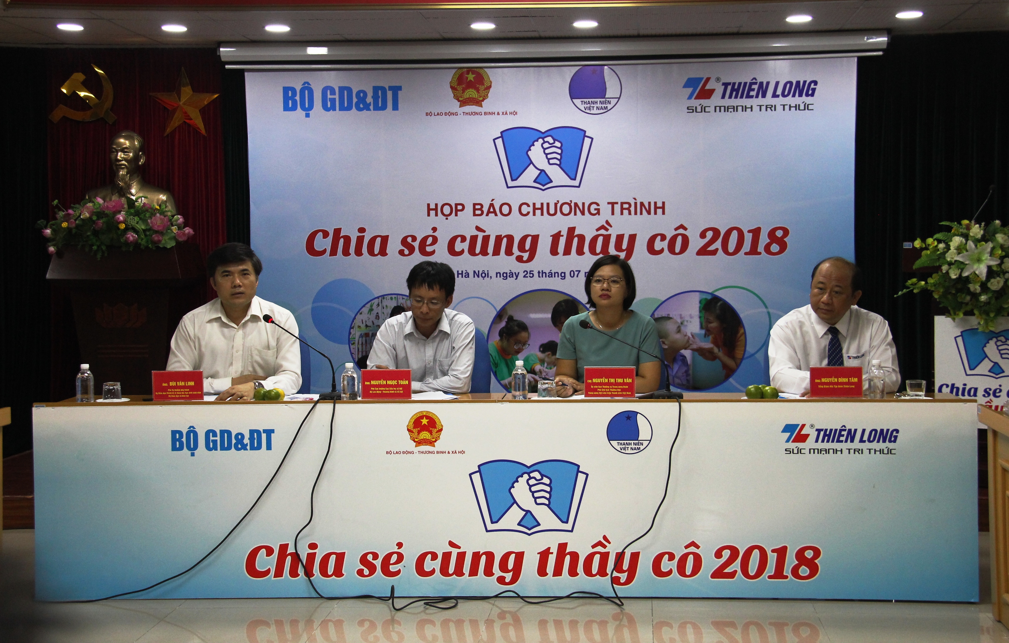 Chia sẻ cùng thầy cô dạy học sinh khuyết tật