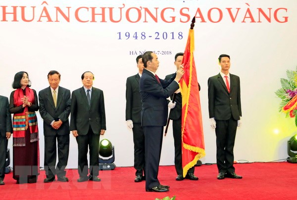 Liên hiệp các Hội Văn học Nghệ thuật đón Huân chương Sao vàng