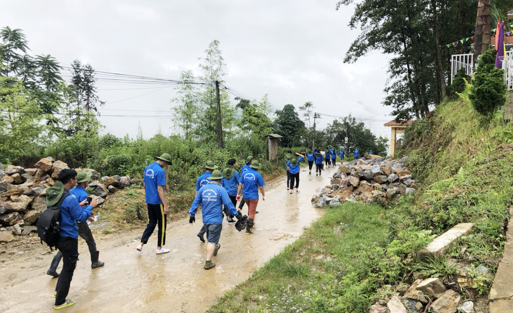 100 bạn trẻ tham gia đợt hoạt động tình nguyện do Thành đoàn Hà Nội tổ chức