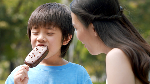 Dòng kem TH true ICE CREAM vừa ngon miệng lại bổ sung dưỡng chất cho cơ thể bé.