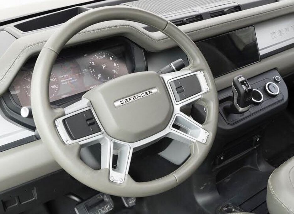Với việc thay đổi mạnh mẽ về thiết kế nội - ngoại thất, Land Rover Defender 2020 được dự đoán sẽ