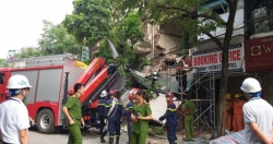 Hà Nội: Sập ban công nhà mặt phố Hàng Bông khiến nhiều người hoảng sợ