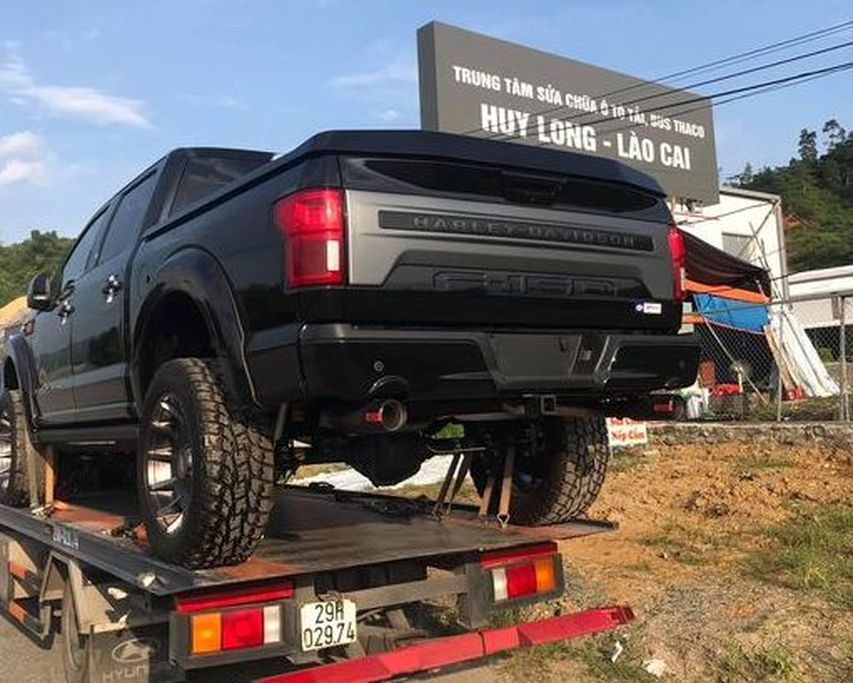 Mới về nước, Ford F-150 Harley-Davidson thứ 3 tại Việt Nam đã