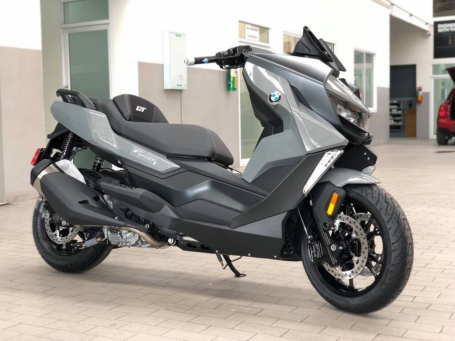 BMW Motorrad chính thức giới thiệu cặp đôi xe tay ga C400X và C400GT tại Việt Nam, giá từ 289 triệu VNĐ