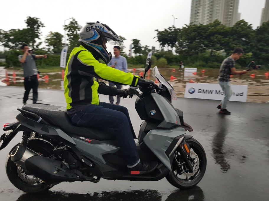 BMW Motorrad chính thức giới thiệu cặp đôi xe tay ga C400X và C400GT tại Việt Nam, giá từ 289 triệu VNĐ