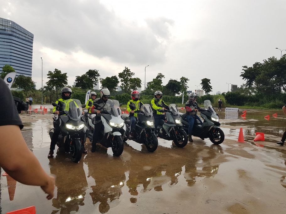 BMW Motorrad chính thức giới thiệu cặp đôi xe tay ga C400X và C400GT tại Việt Nam, giá từ 289 triệu VNĐ
