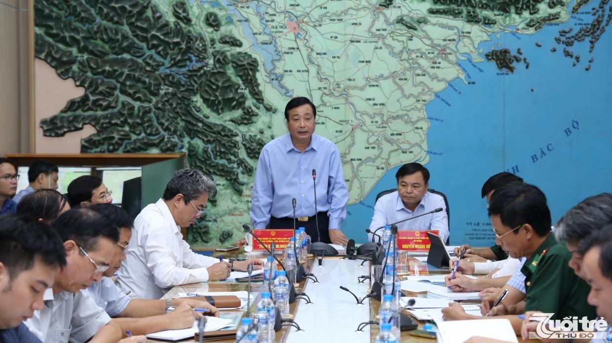 Tổng cục trưởng Tổng cục Phòng chống thiên tai ông Trần Quang Hoài phát biểu tại cuộc họp