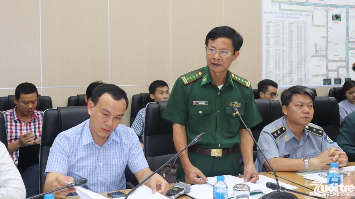 Đại diện Bộ Tư lệnh Bộ đội Biên phòng báo cáo tại cuộc họp