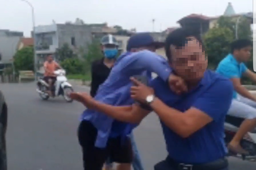 Nhiều kẻ côn đồ tấn công nhóm phóng viên Báo Tuổi trẻ Thủ đô