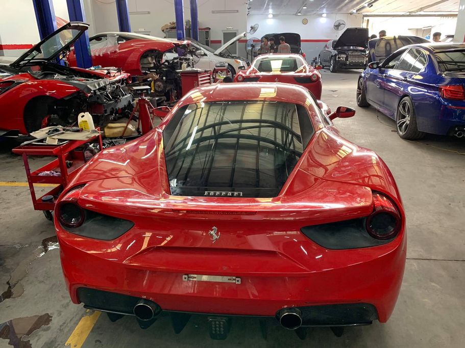 Siêu xe Ferrari 488 GTB của ca sĩ Tuấn Hưng chính thức 