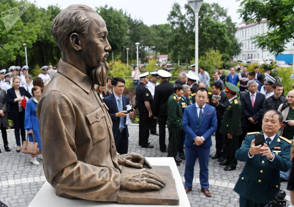 Khánh thành tượng đài Chủ tịch Hồ Chí Minh tại Thành phố Vladivostok
