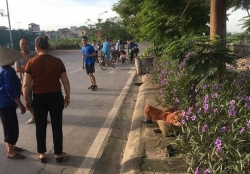 Hà Nội: Đang quét rác ven đường, nữ công nhân bị xe ô tô tông tử vong
