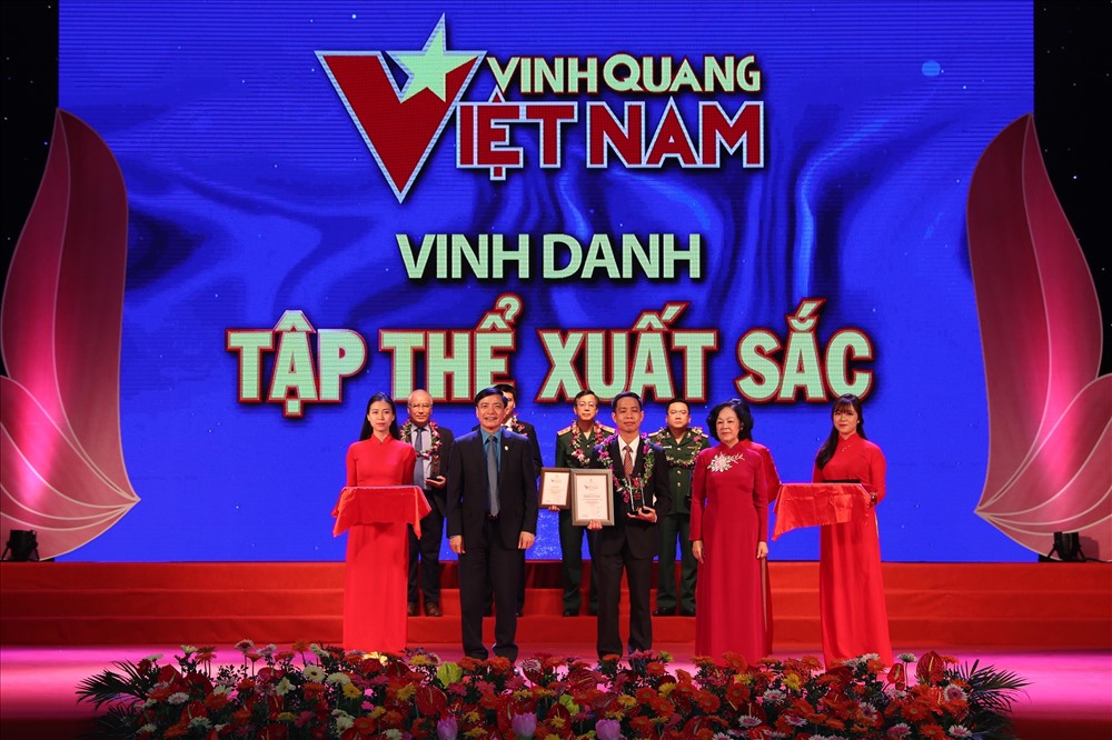 Tôn vinh những tấm gương thi đua vì Vinh quang dân tộc Việt Nam