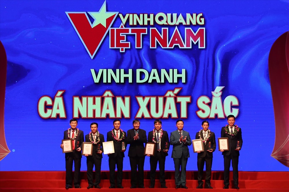 Tôn vinh những tấm gương thi đua vì Vinh quang dân tộc Việt Nam