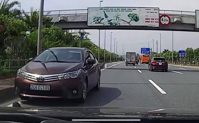 Xác minh, xử lý nghiêm chủ xe Altis đi ngược chiều trên làn tốc độ 90km/h