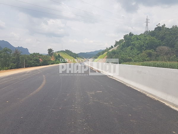 Hội đồng nghiệm thu Nhà nước các công trình xây dựng đã chỉ ra nhiều tồn tại trong thi công và chất lượng công trình chưa đảm bảo theo đúng tiêu chuẩn thiết kế.