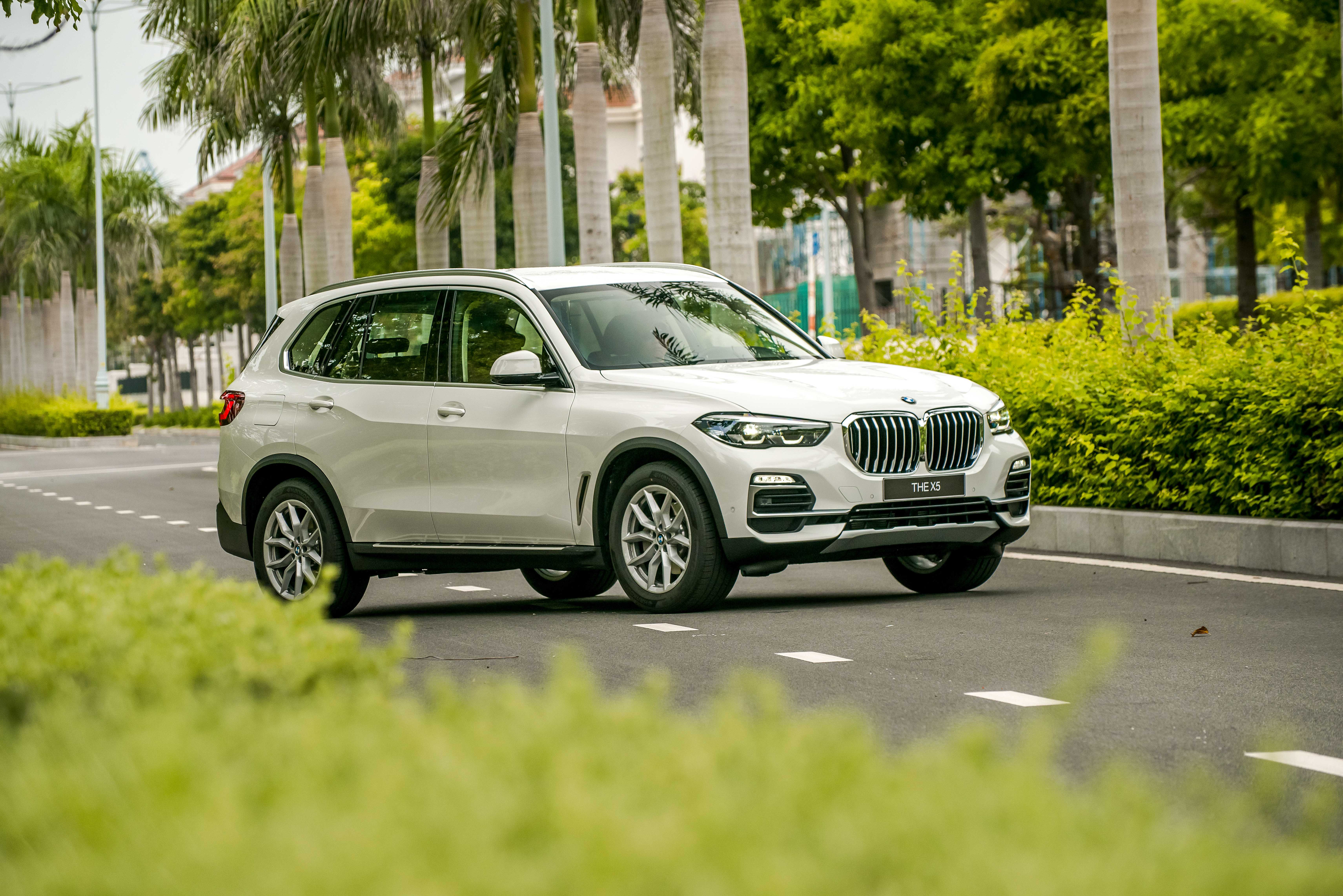 BMW X5 hoàn toàn mới đã có mặt tại Việt Nam với giá lần lượt 4,3 tỷ đồng