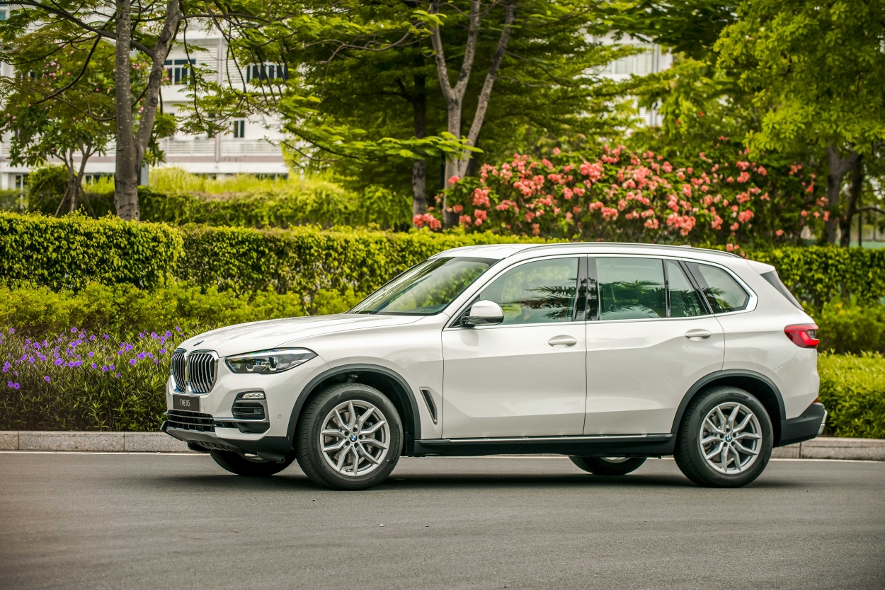 BMW X5 hoàn toàn mới đã có mặt tại Việt Nam với giá lần lượt 4,3 tỷ đồng