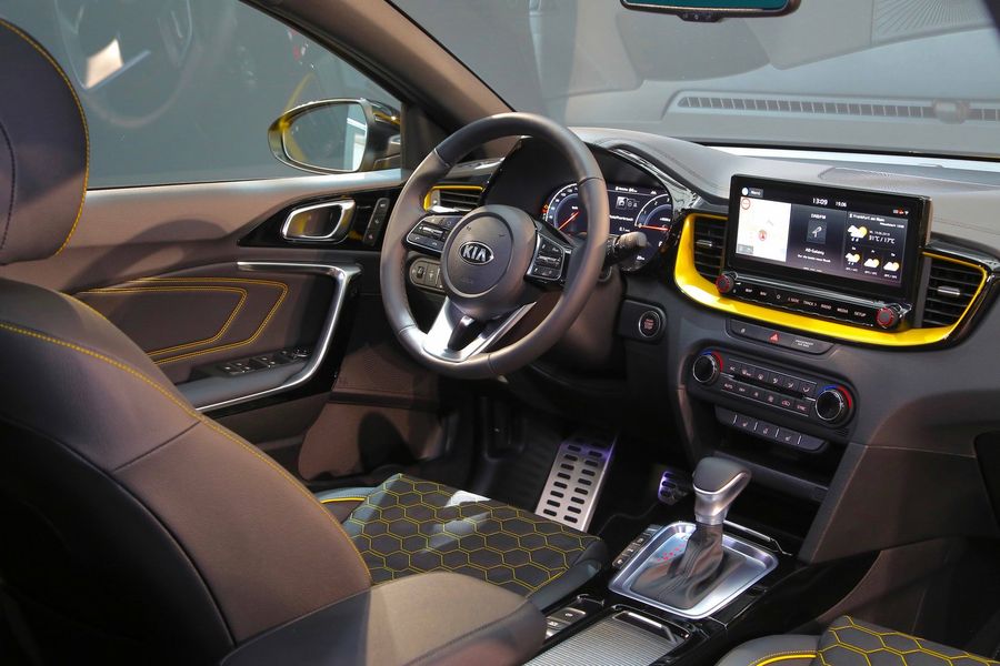 Crossover Kia XCeed mới chốt giá từ 605 triệu VNĐ tại Anh