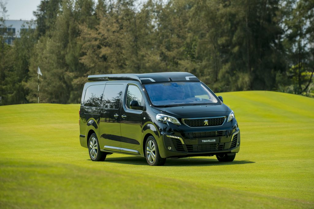 Hồ Ngọc Hà tậu MPV hạng sang Peugeot Traveller để thư giãn và du lịch cùng gia đình