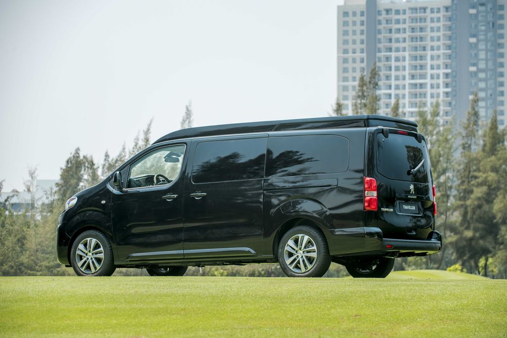 Hồ Ngọc Hà tậu MPV hạng sang Peugeot Traveller để thư giãn và du lịch cùng gia đình