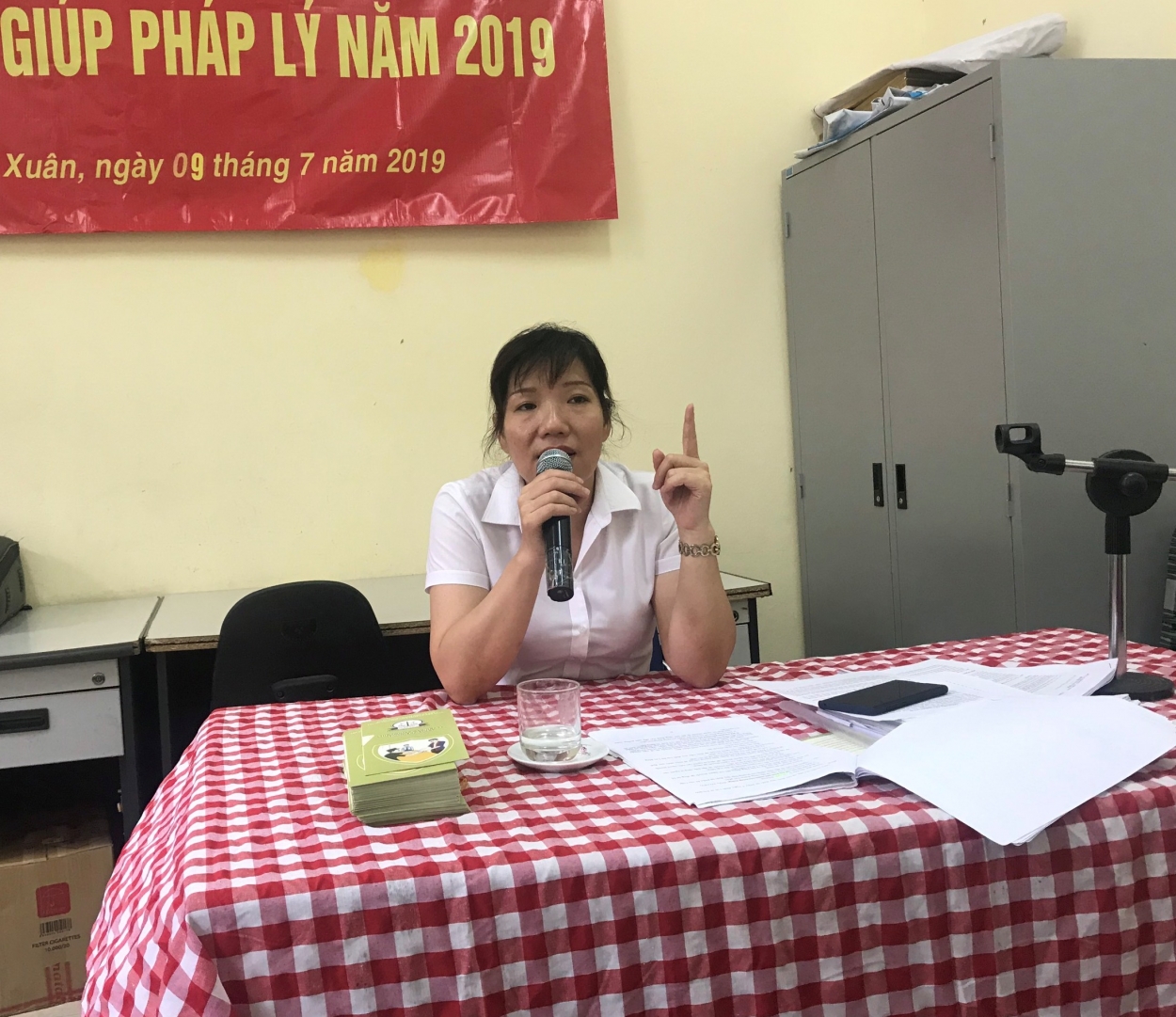 Chị Phan Thị Thu Trang, Trưởng chi nhánh Trợ giúp pháp lý số 2, Trung tâm Trợ giúp pháp lý Nhà nước, Sở Tư pháp Thành phố Hà Nội chia sẻ tại Hội nghị