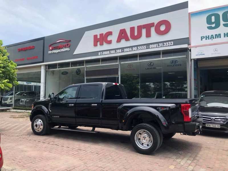 Ford F-450 Super Duty Limited 2019 thứ hai về Việt Nam với ngoại thất đen huyền bí