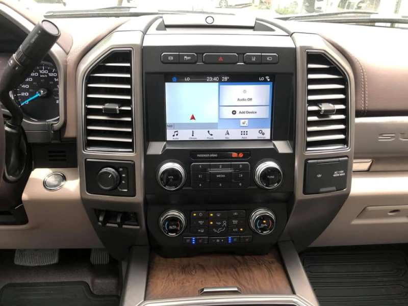 Ford F-450 Super Duty Limited 2019 thứ hai về Việt Nam với ngoại thất đen huyền bí