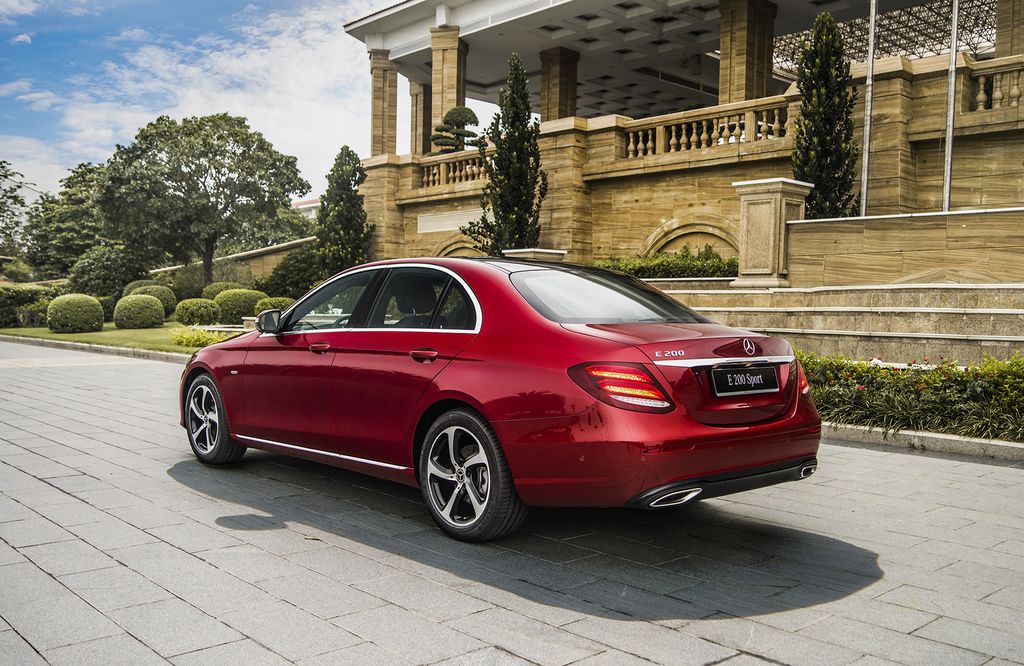 Mercedes-Benz E200 Sport mang tới cái nhìn thể thao và cá tính