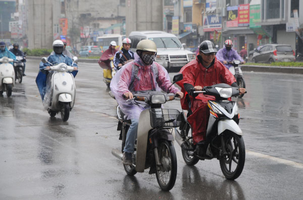 Hà Nội ngày nắng, chiều tối có mưa rào và dông