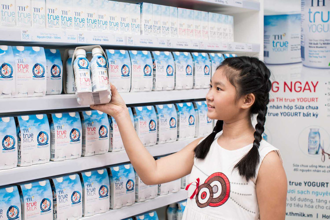 Sản phẩm TH school MILK từ lâu đã được bày bán tại các cửa hàng TH true Mart