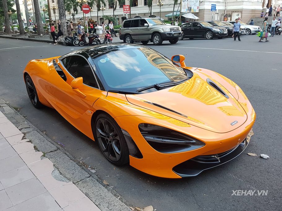 TP.HCM: Bắt gặp bộ đôi siêu phẩm McLaren 720S rủ nhau xuống phố sau Car Passion 2019