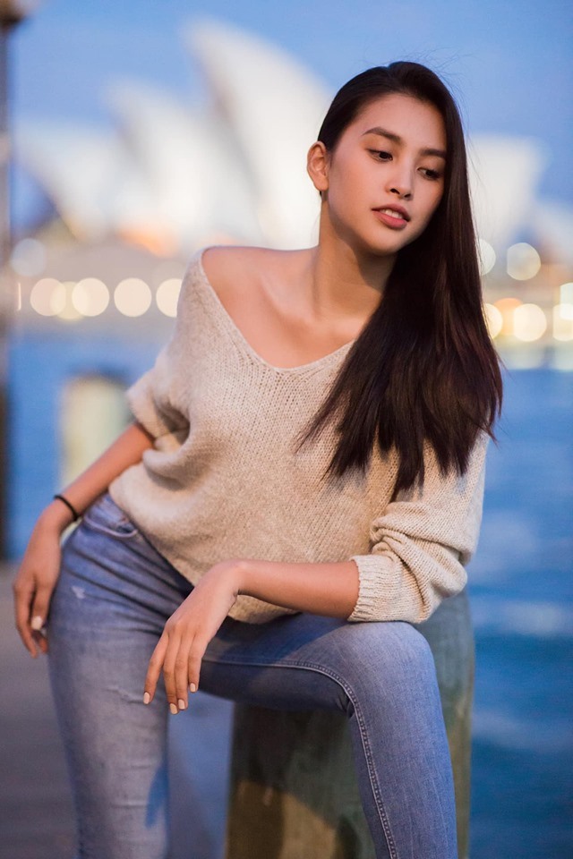 Ngay cả trong phong cách đời thường, sự cá tính và có chút nổi loạn cũng khiến khán giả dễ dàng nhận thấy ở cô hoa hậu 18 tuổi. Ảnh: FBNV.