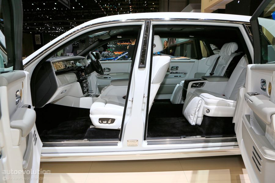 Đưa chủ đi dự Prom, Rolls-Royce Phantom đính 4 triệu viên pha lê 