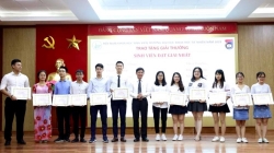 Nhóm sinh viên giành giải Nhất nghiên cứu khoa học cấp ĐH Quốc gia Hà Nội